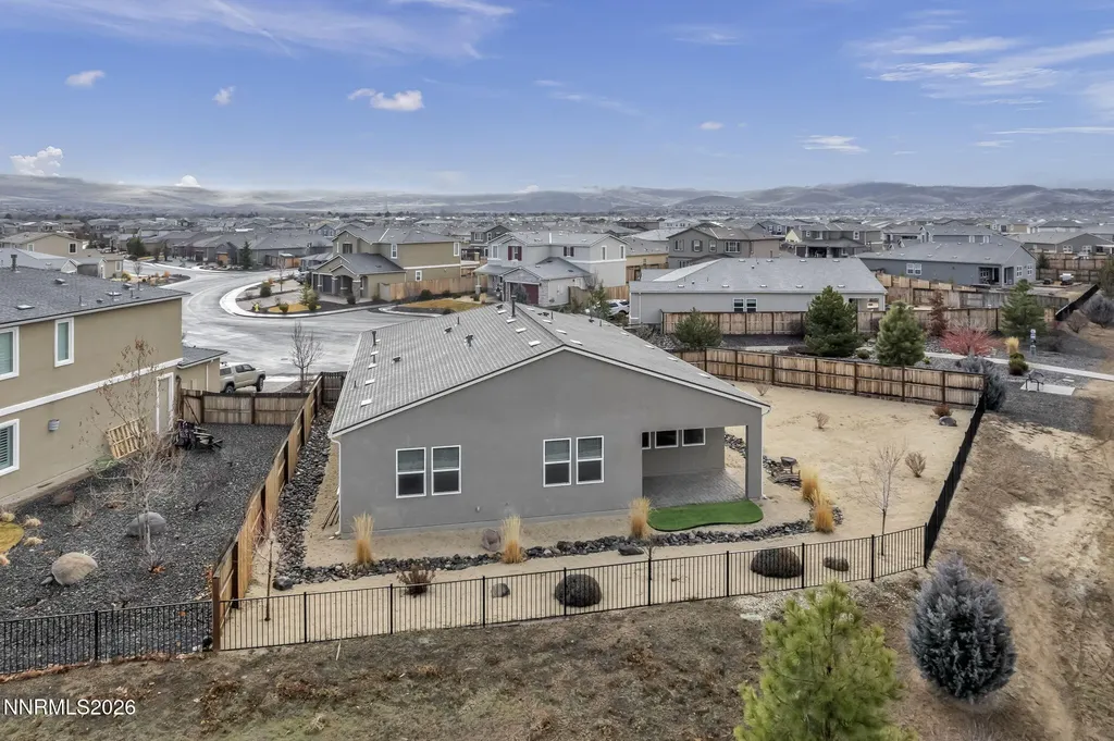 2104 Roaring Fork Sparks NV 89436
