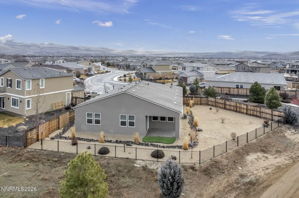 2104 Roaring Fork Sparks NV 89436