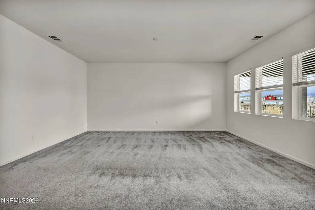 2104 Roaring Fork Sparks NV 89436