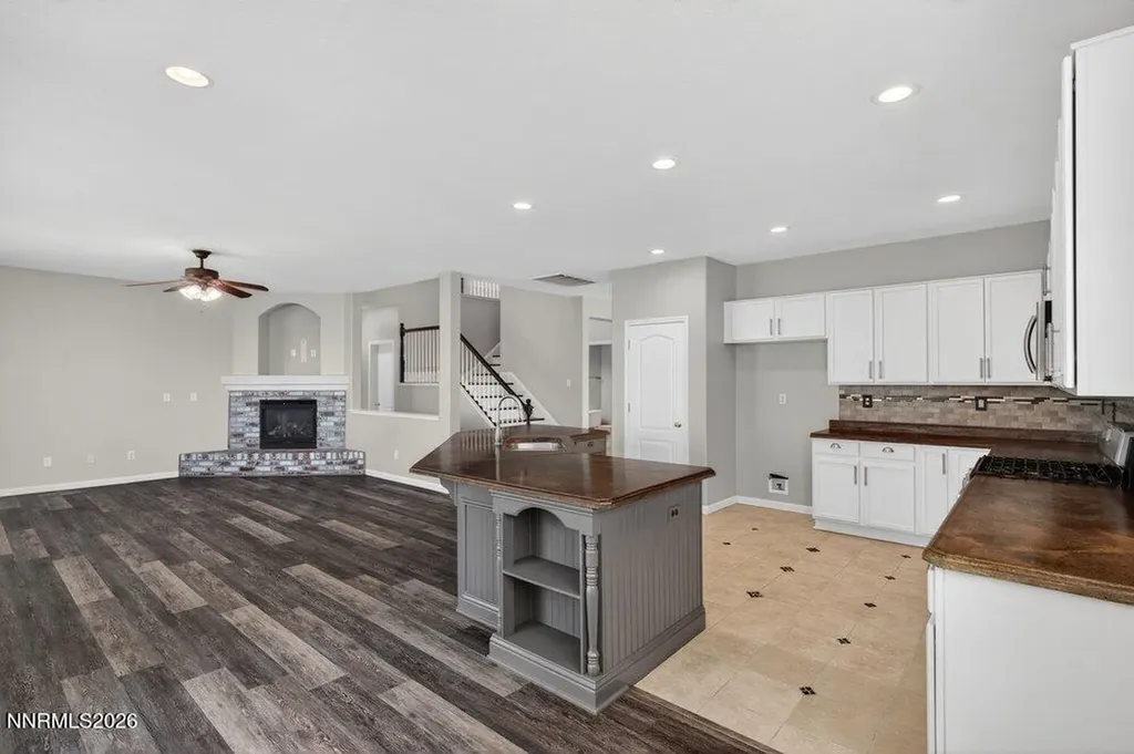 4301 Pinnacle Vista Sparks NV 89436