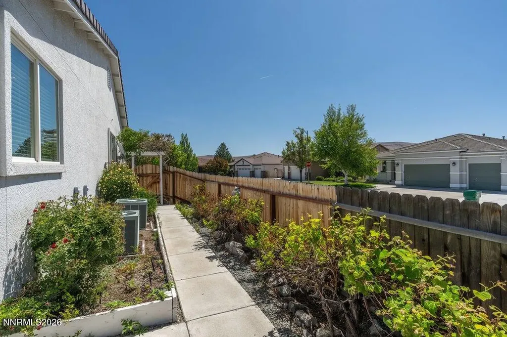 4301 Pinnacle Vista Sparks NV 89436