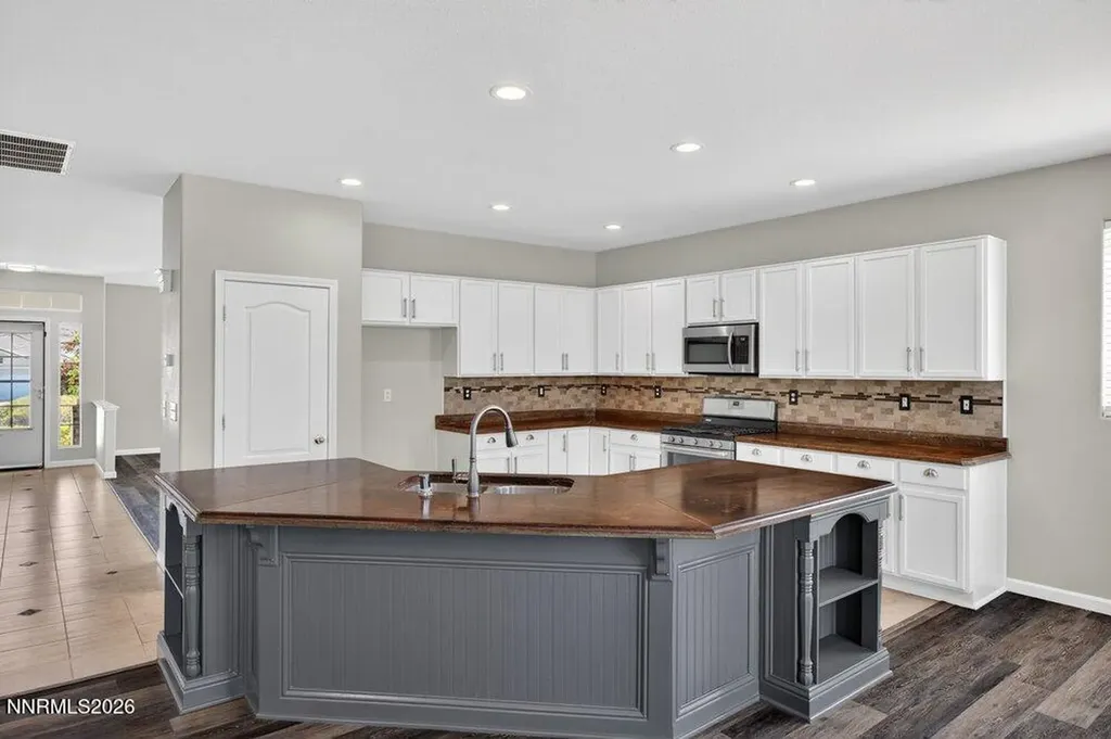 4301 Pinnacle Vista Sparks NV 89436