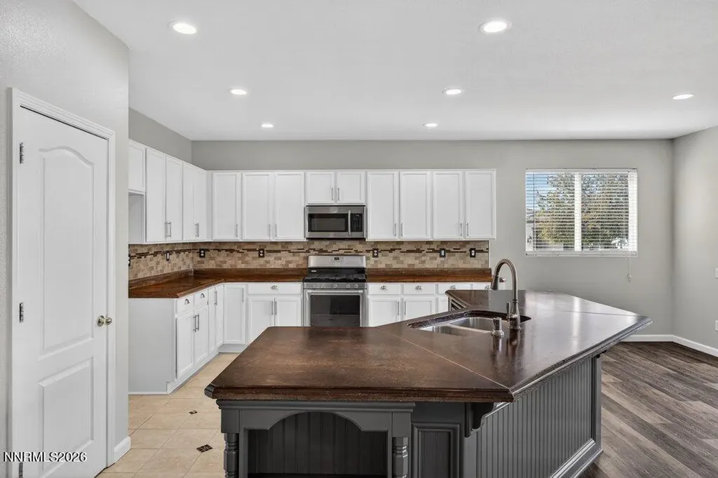 4301 Pinnacle Vista Sparks NV 89436
