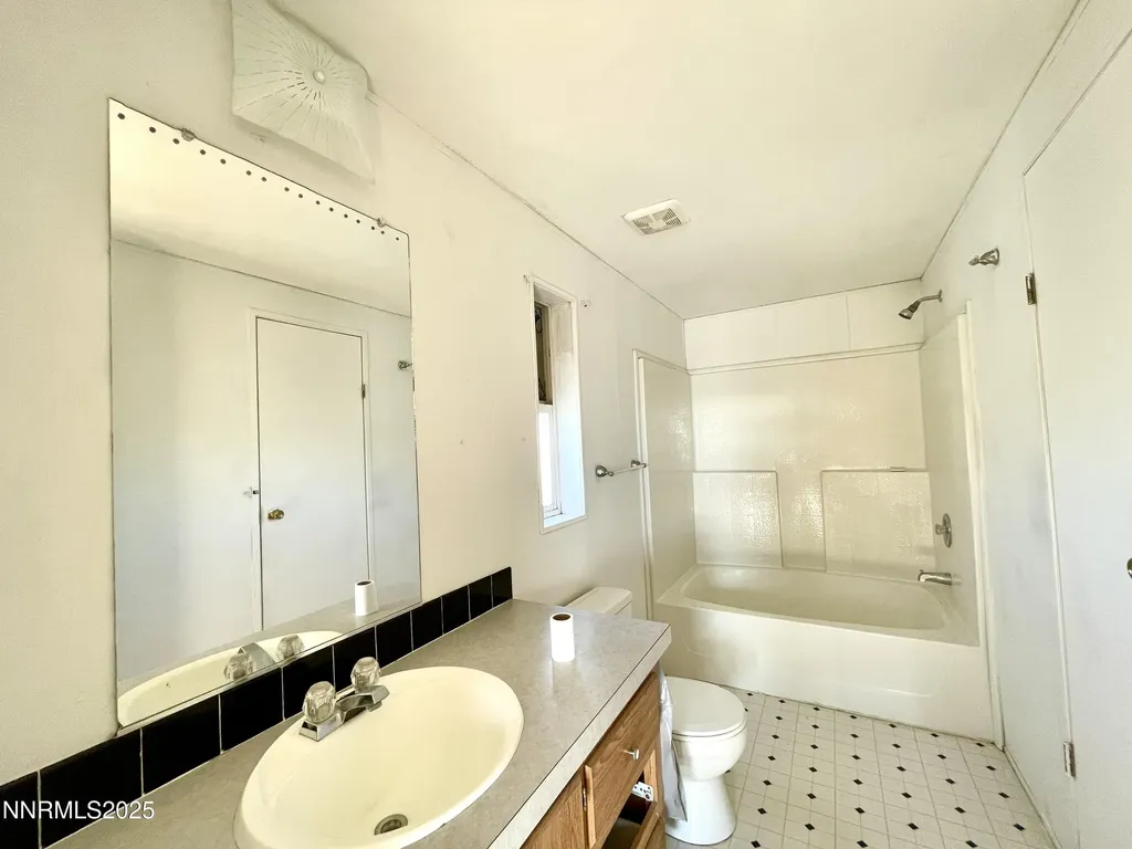 6055 Amos Winnemucca NV 89445