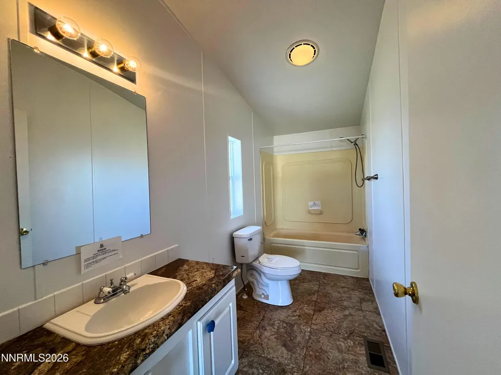 1414 Lahonton Silver Springs NV 89429