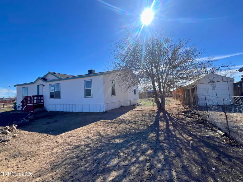 1414 Lahonton Silver Springs NV 89429