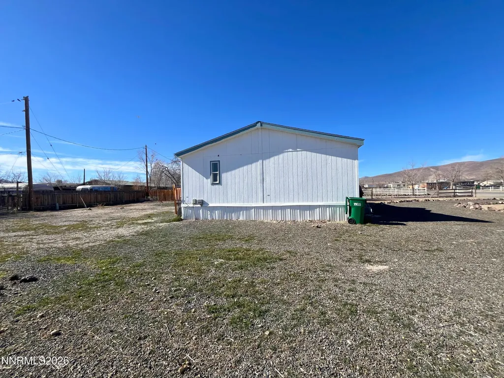 1414 Lahonton Silver Springs NV 89429