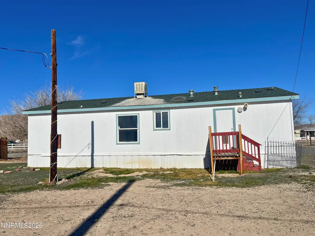 1414 Lahonton Silver Springs NV 89429