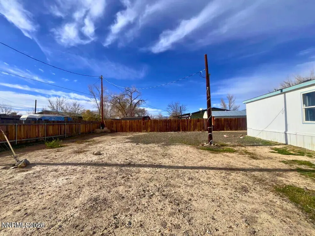 1414 Lahonton Silver Springs NV 89429