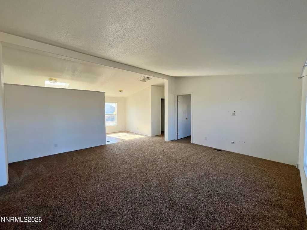 1414 Lahonton Silver Springs NV 89429