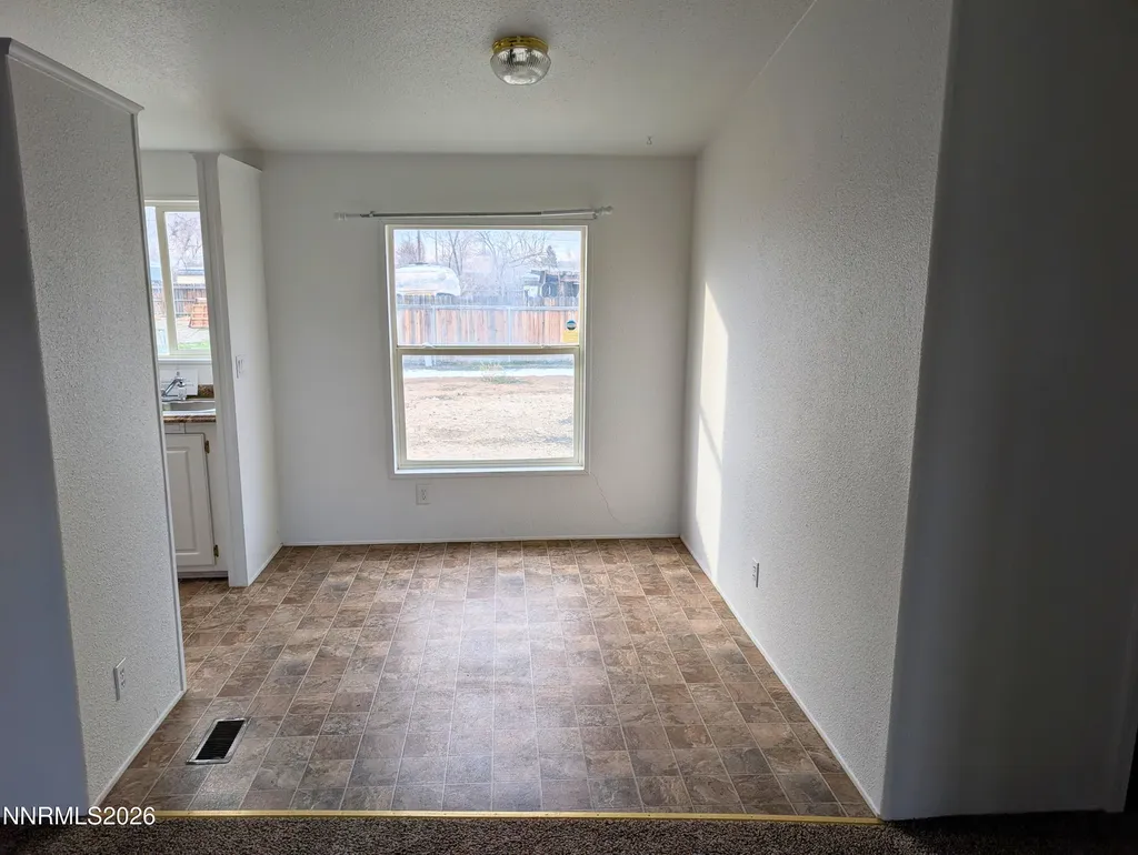 1414 Lahonton Silver Springs NV 89429