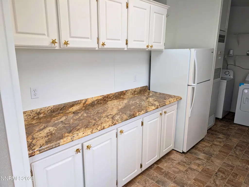 1414 Lahonton Silver Springs NV 89429
