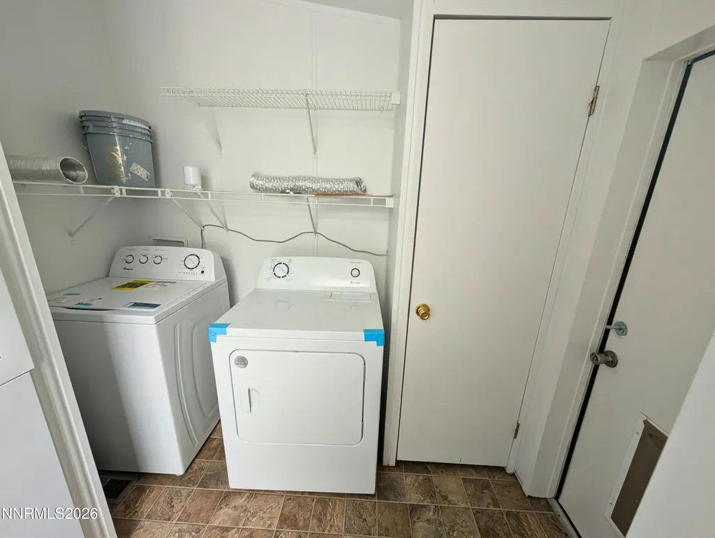 1414 Lahonton Silver Springs NV 89429