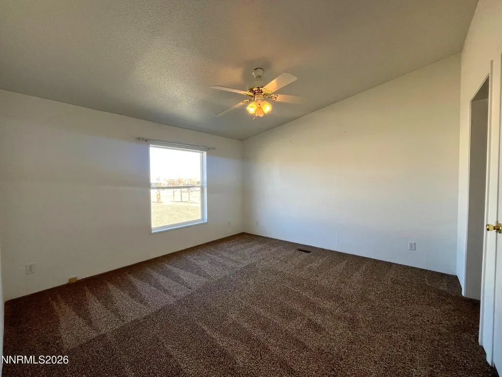 1414 Lahonton Silver Springs NV 89429