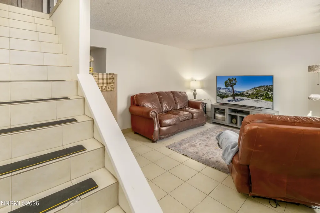 2127 Greyhaven Sparks NV 89431