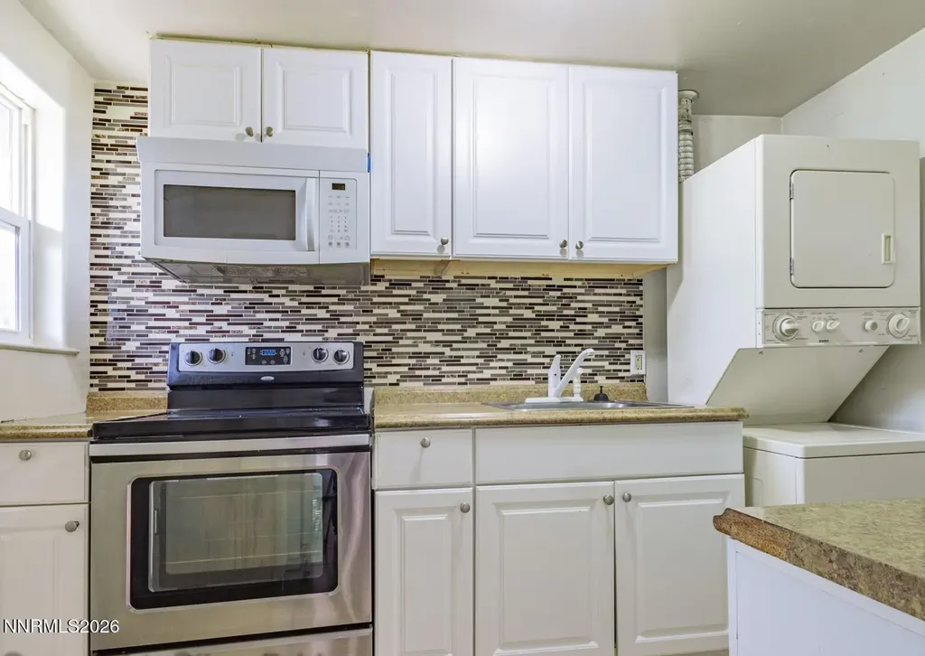 670 Denslowe Reno NV 89512