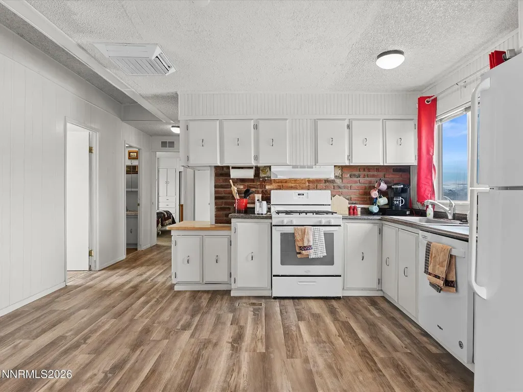7815 Springfield Silver Springs NV 89429