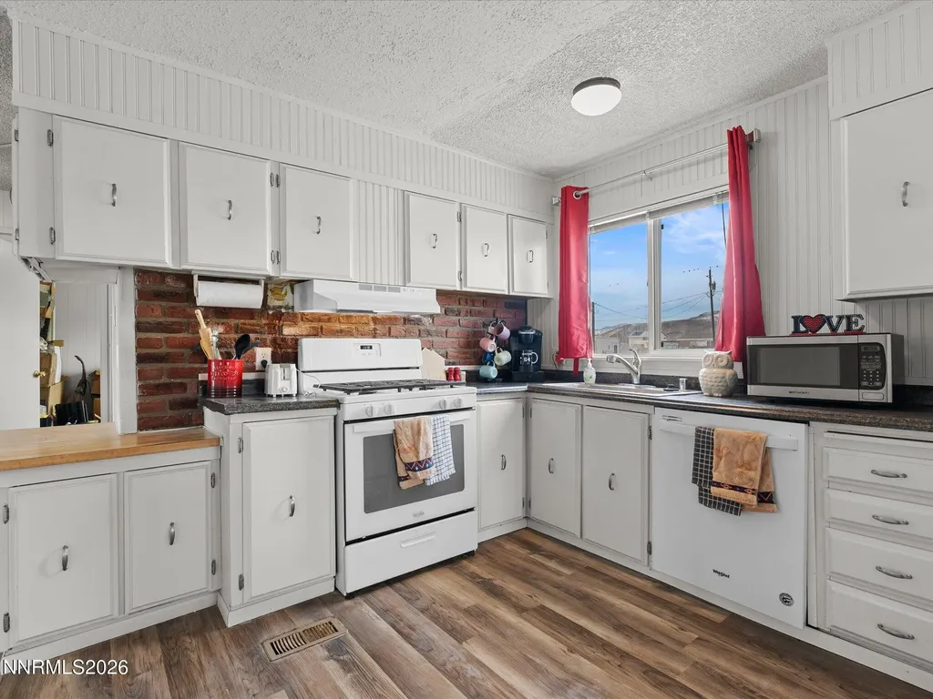 7815 Springfield Silver Springs NV 89429