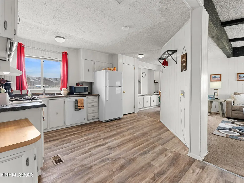 7815 Springfield Silver Springs NV 89429