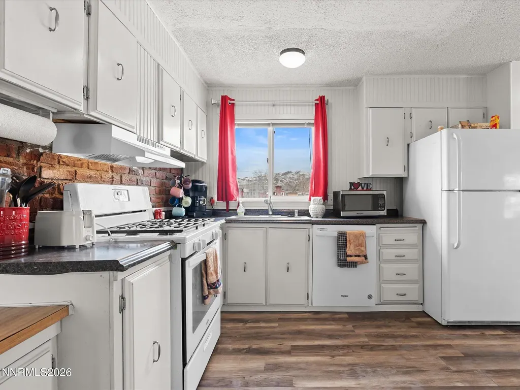 7815 Springfield Silver Springs NV 89429
