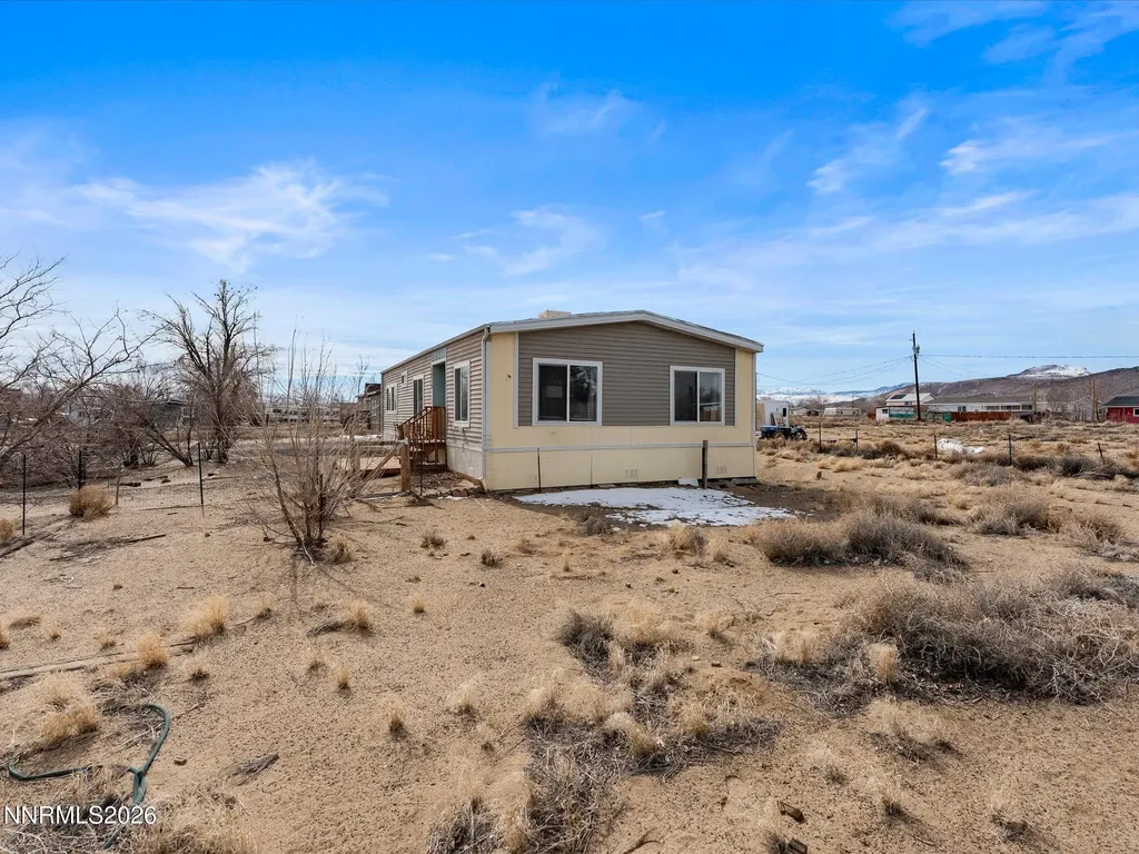 7815 Springfield Silver Springs NV 89429