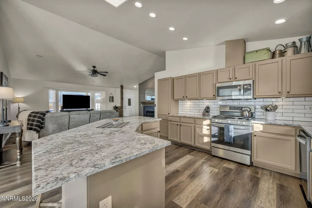 952 Red Falcon Spanish Springs NV 89441