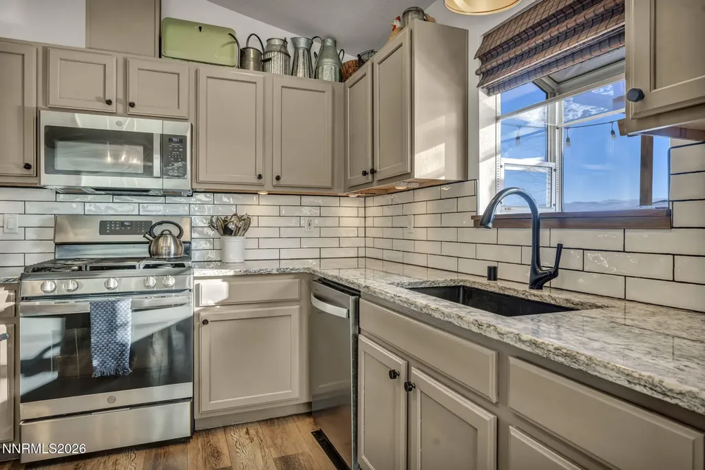 952 Red Falcon Spanish Springs NV 89441