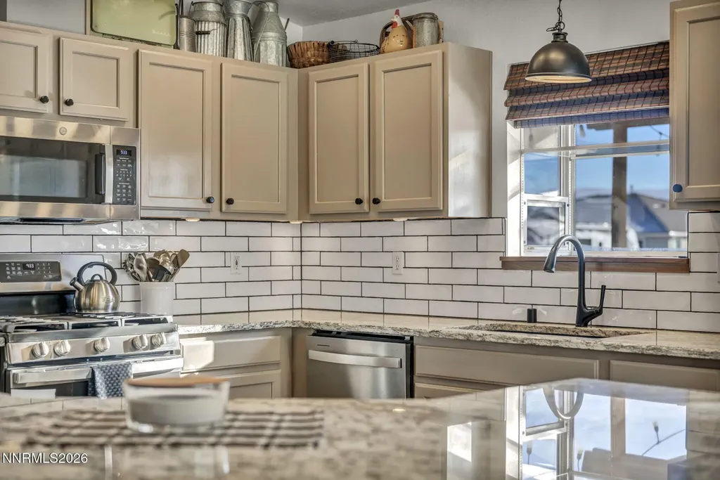 952 Red Falcon Spanish Springs NV 89441