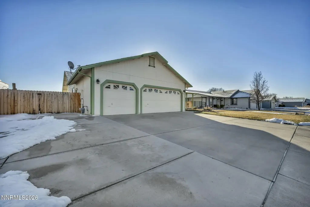952 Red Falcon Spanish Springs NV 89441