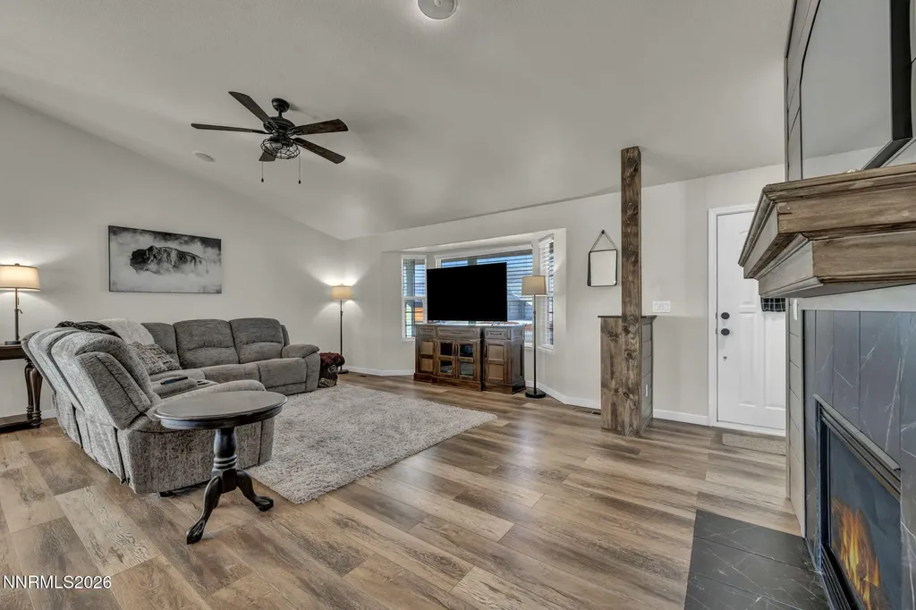 952 Red Falcon Spanish Springs NV 89441