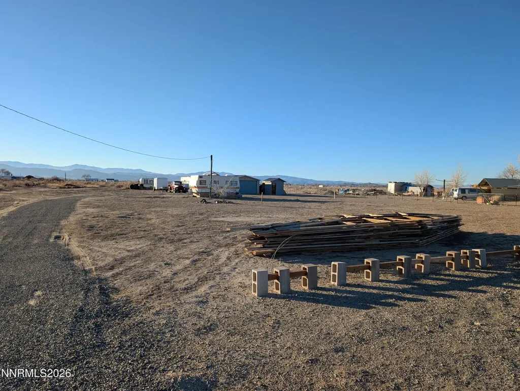 13 Falcon Yerington NV 89447