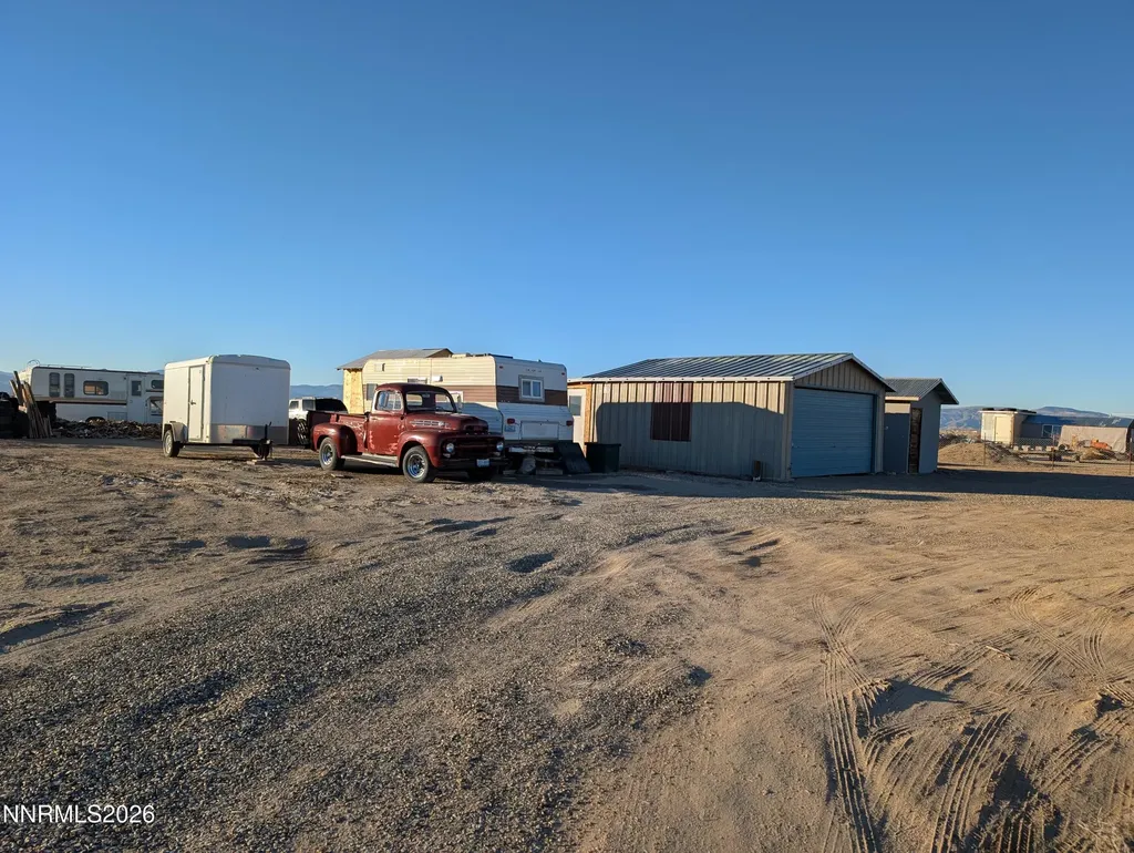 13 Falcon Yerington NV 89447