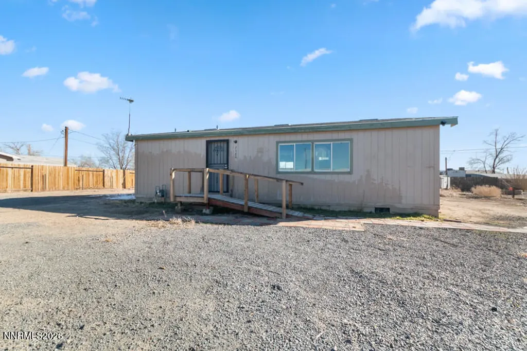 2580 Winnemucca Silver Springs NV 89429