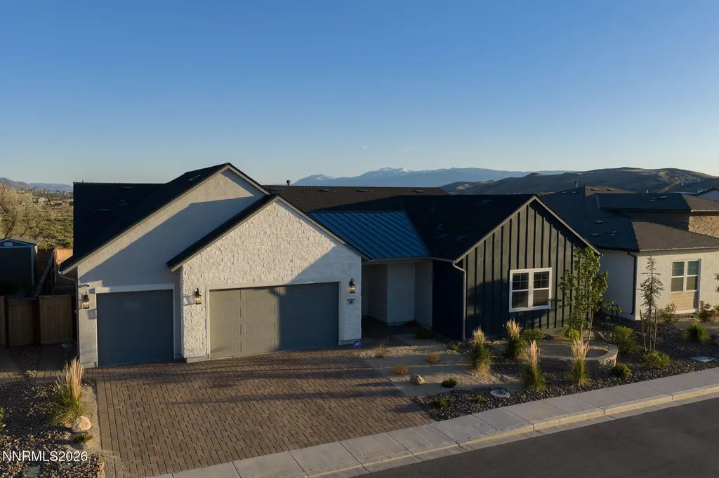 1561 Evangeline Sparks NV 89436