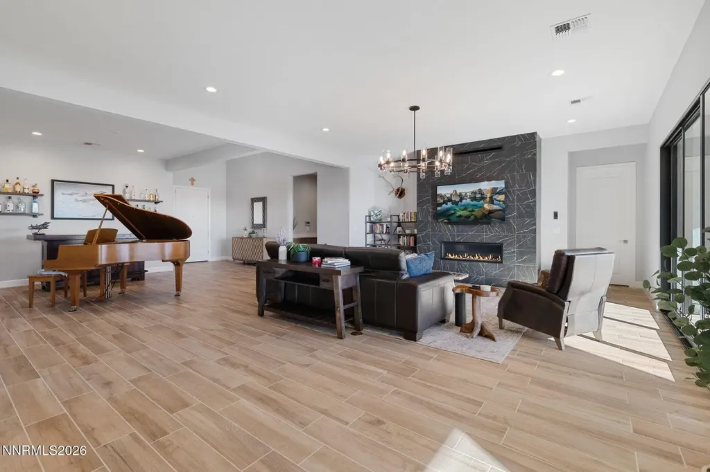 1561 Evangeline Sparks NV 89436