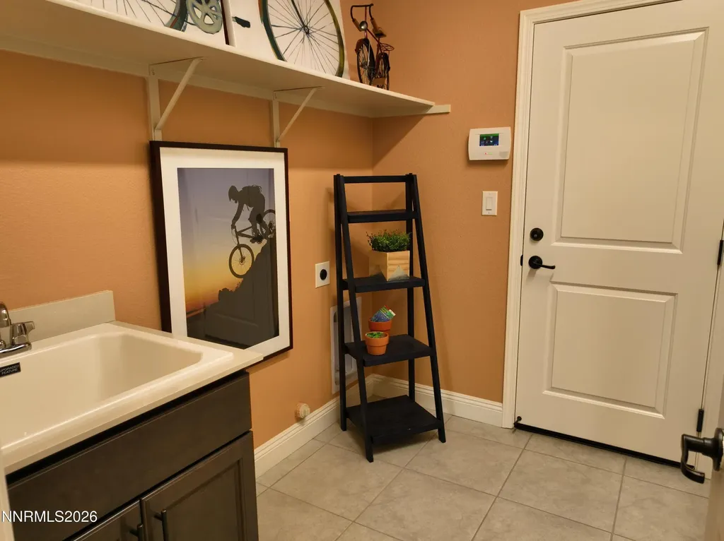 2330 Hickory Sparks NV 89441