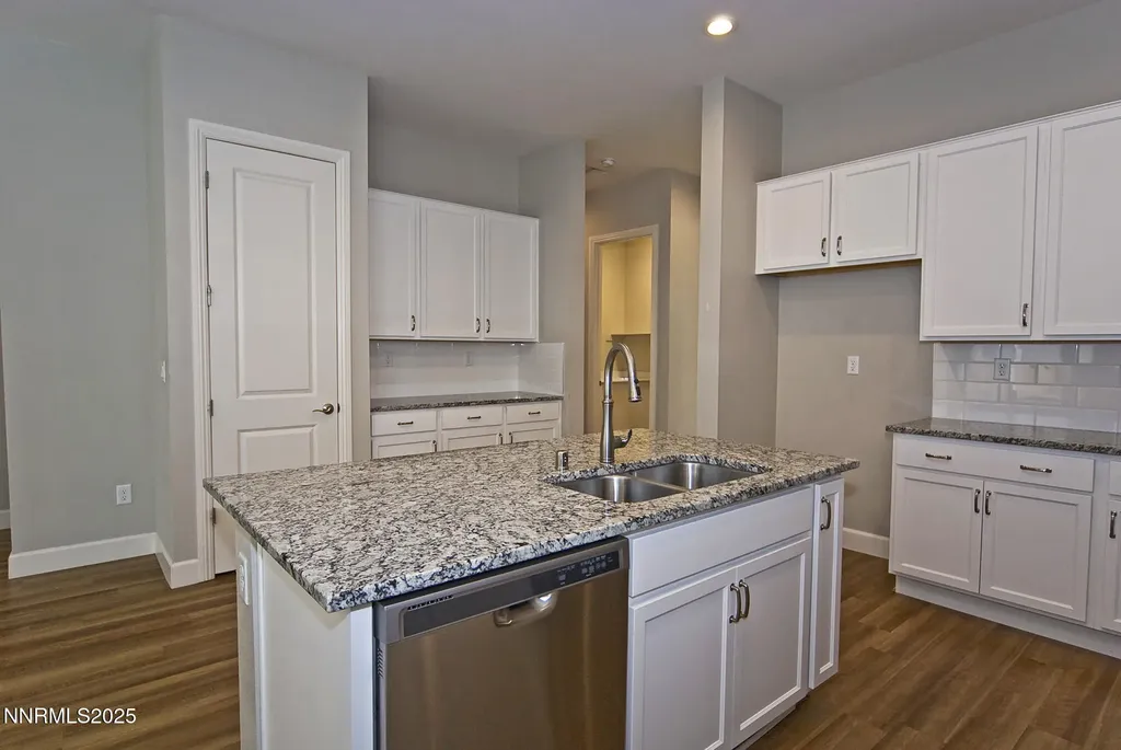 7761 Boulder Falls Sparks NV 89436