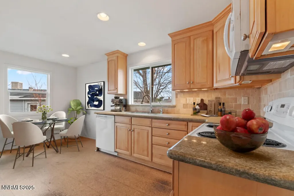 1606 Knoll Reno NV 89509