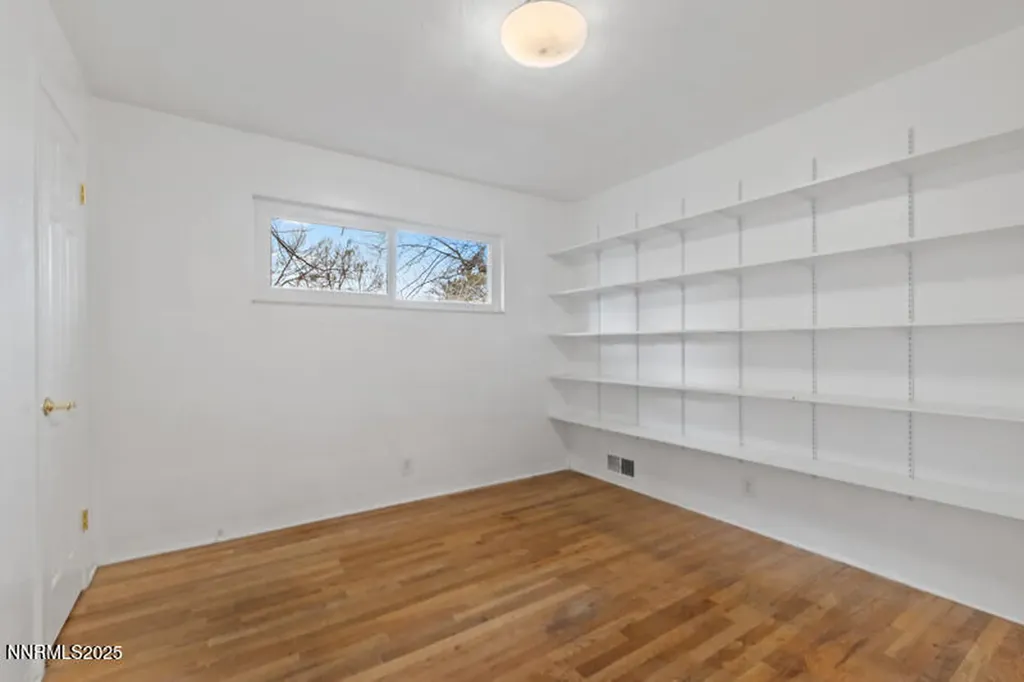 1606 Knoll Reno NV 89509