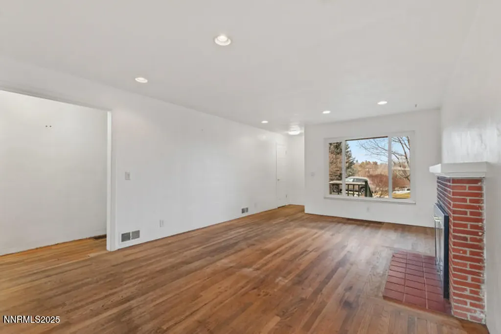 1606 Knoll Reno NV 89509