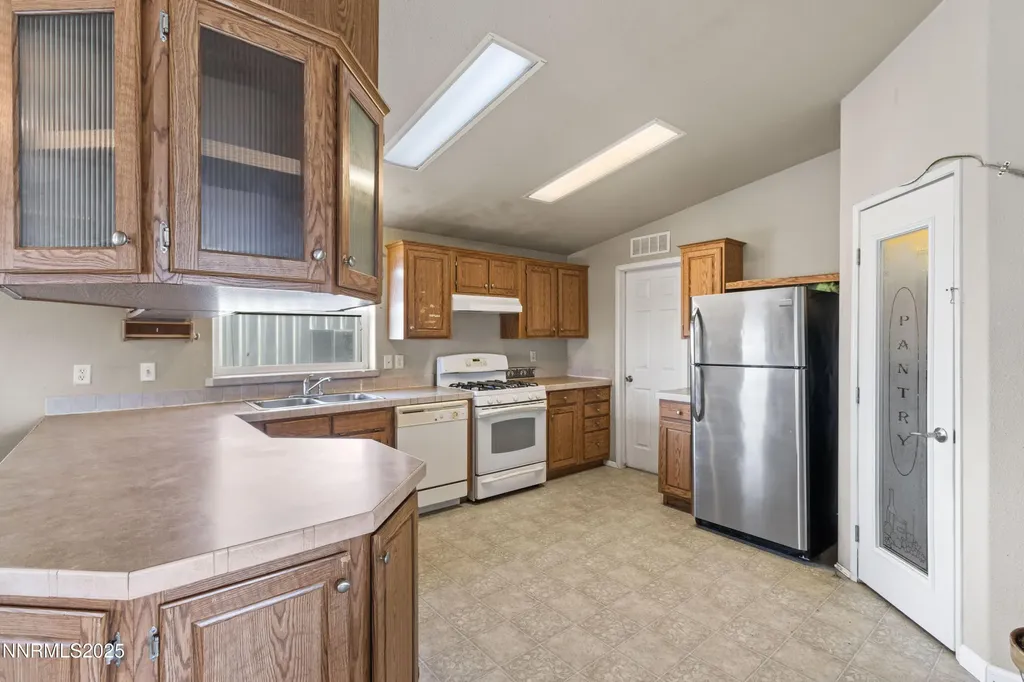 2550 Rawhide Silver Springs NV 89429
