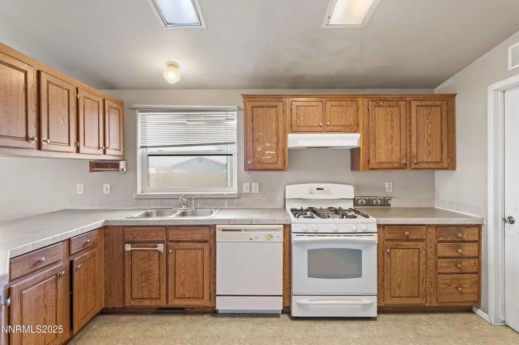 2550 Rawhide Silver Springs NV 89429