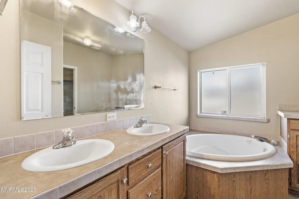 2550 Rawhide Silver Springs NV 89429