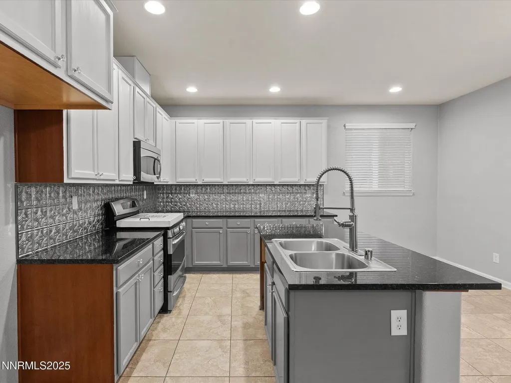 1056 Crown View Reno NV 89523