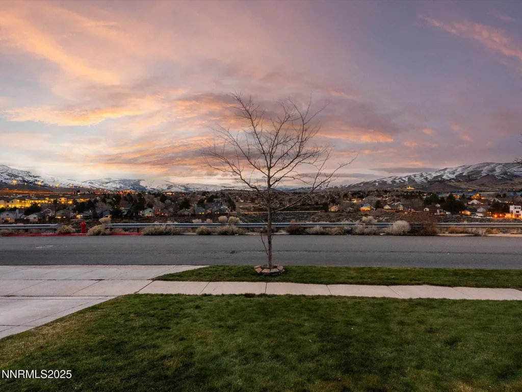 1056 Crown View Reno NV 89523
