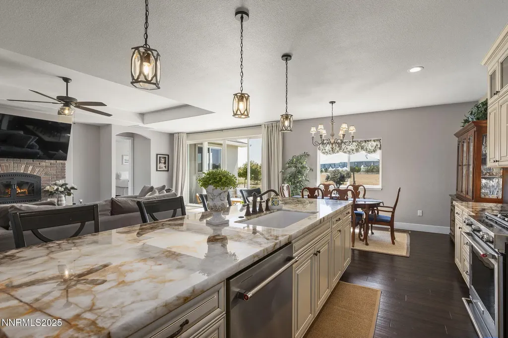 390 Angelina Wellington NV 89444
