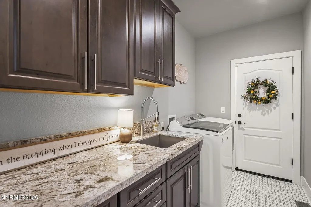 390 Angelina Wellington NV 89444