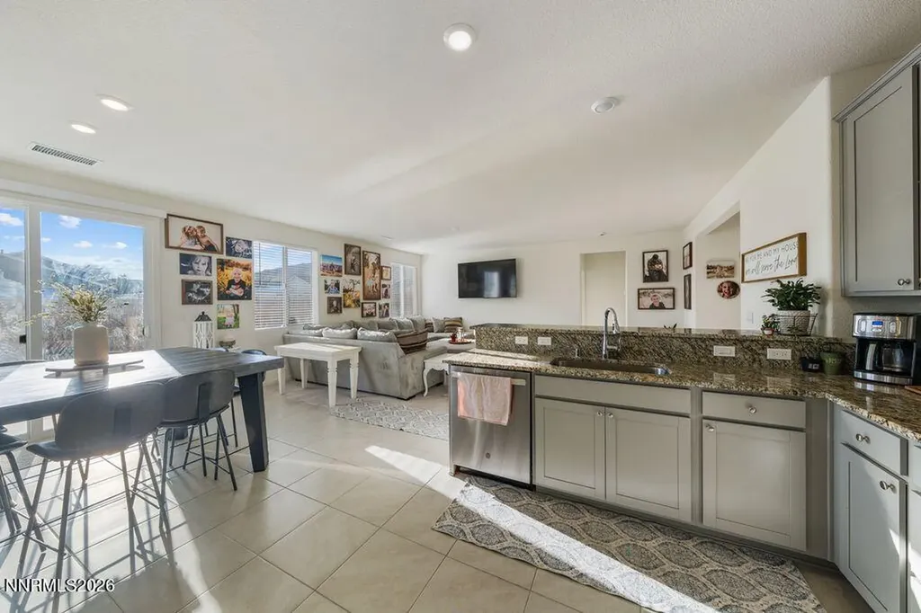 737 Roberts Creek Dayton NV 89403