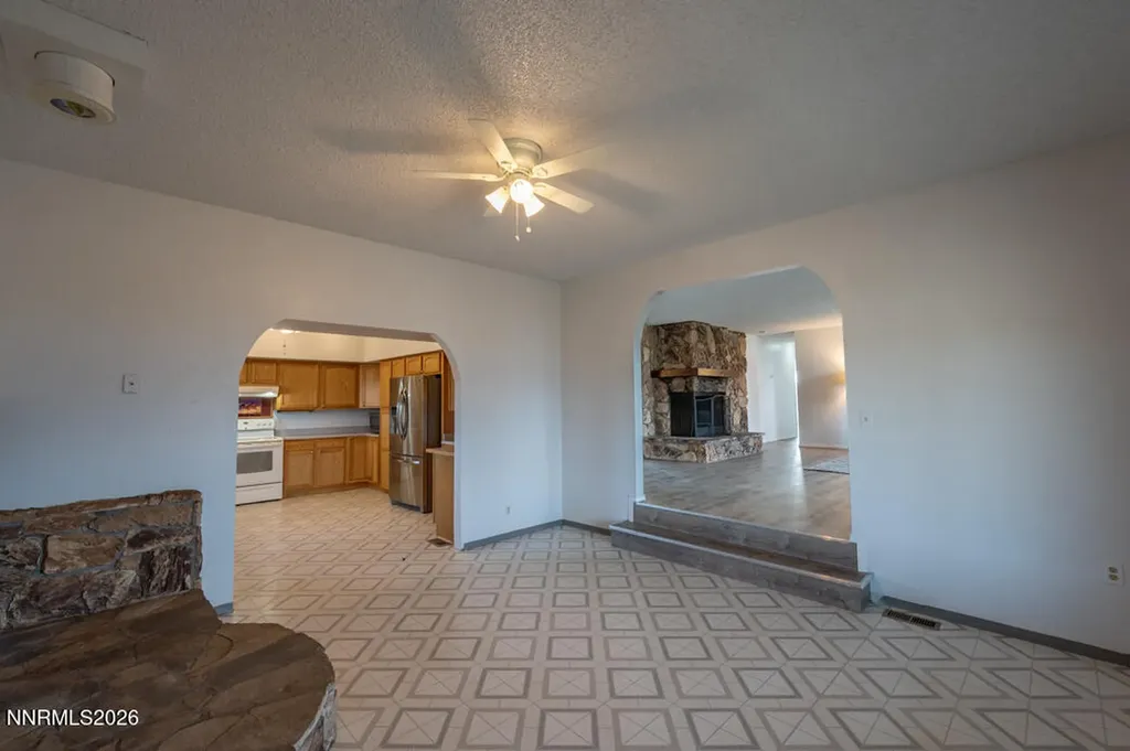 2715 Henning Minden NV 89423