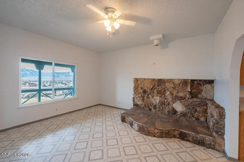 2715 Henning Minden NV 89423